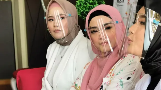 Sheza Idris saat melakukan perawatan