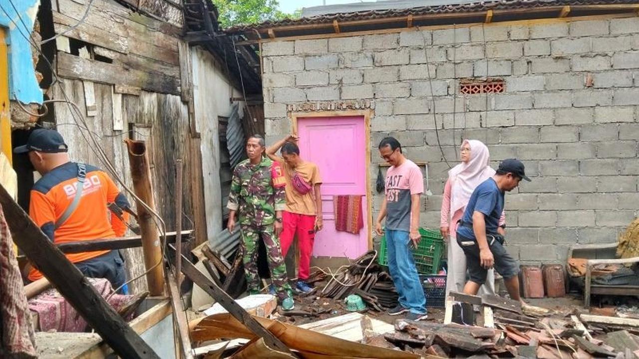 Cuaca Ekstrem Terjang Situbondo, Tiga Rumah Ambruk dan Tiga Warga Terluka Akibat Hujan Disertai Angin Kencang