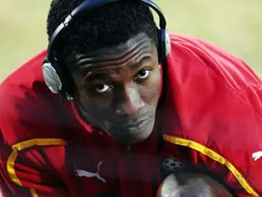 Aksi striker Ghana Asamoah Gyan di sesi latihan di Rustenburg, 29 Juni 2010 jelang laga perempat final PD 2010 lawan Uruguay di Soccer City, Johannesburg, 2 Juli 2010. AFP PHOTO / PAUL ELLIS