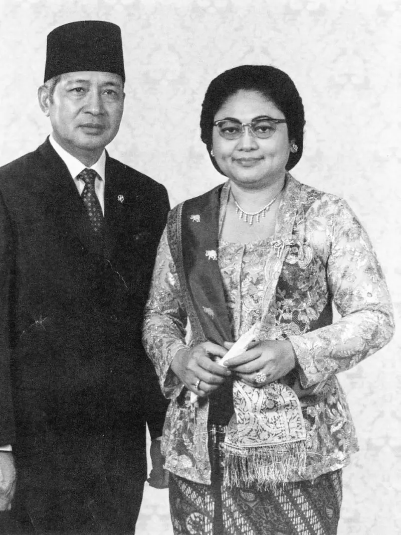Potret kenangan Pak Harto dan Ibu Tien Soeharto. (Foto: Dok. Instagram @cendana.archives)