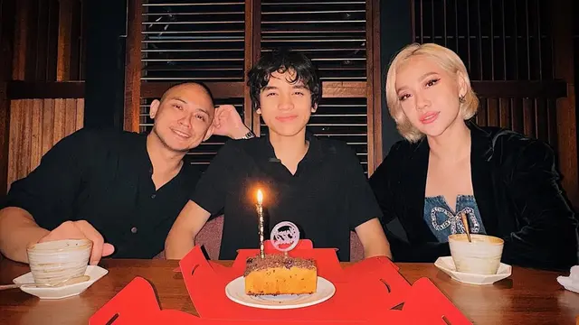 Tiko saat Ulang Tahun Noah Sinclair ke-15 . [@itsmebcl]