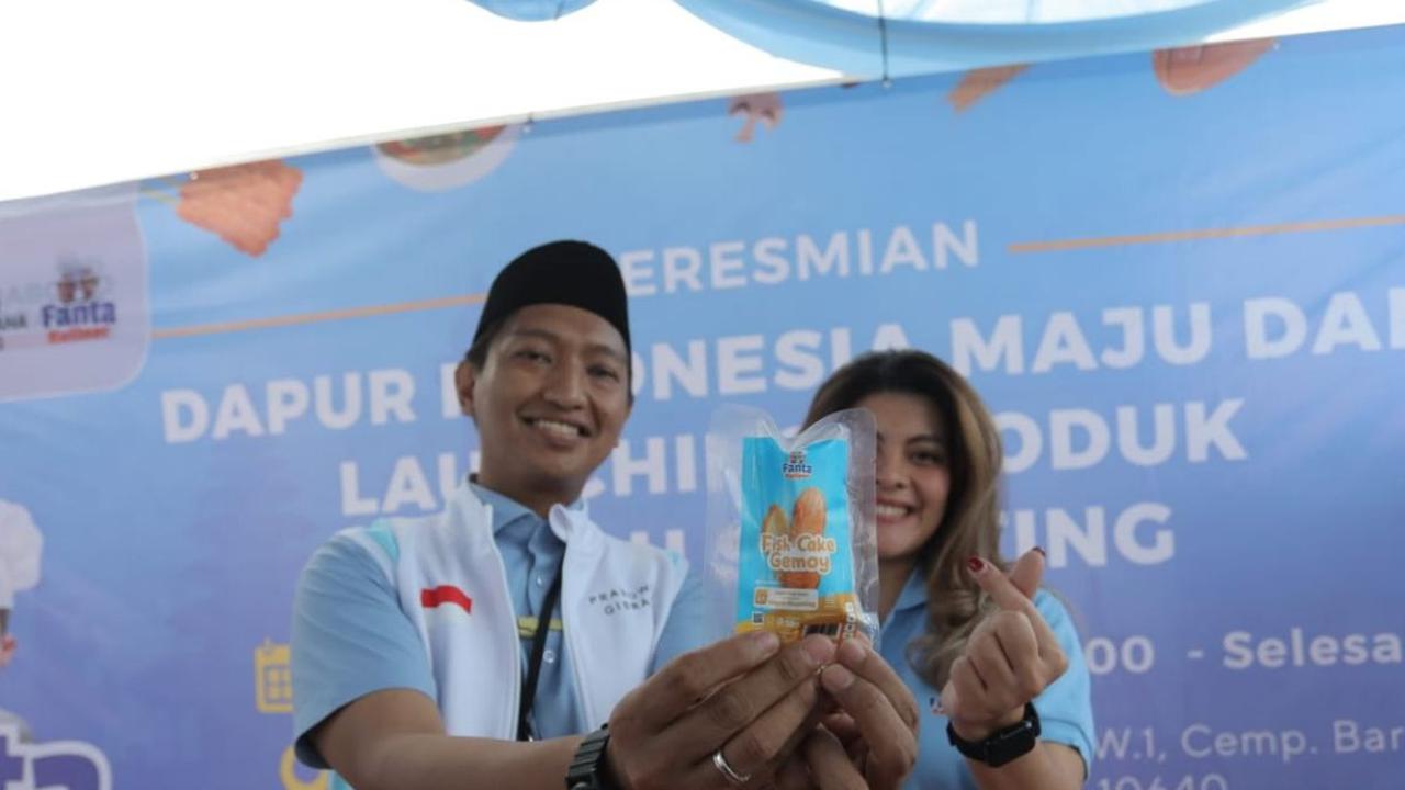 Komandan TKN Fanta M Arief Rosyid Hasan borsama relawan meresmikan Dapur Indonesia Maju dan meluncurkan produk makanan untuk mencegah stunting di Kemayoran, Jakarta Pusat, Sabtu (13/1/2024).&nbsp;