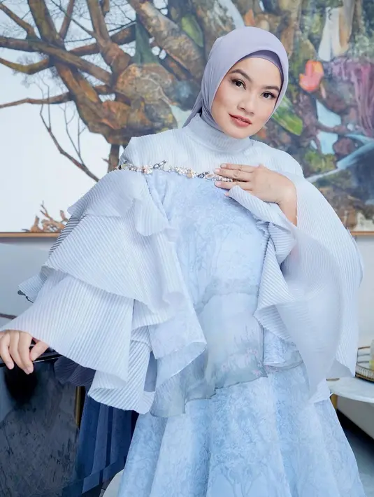 Titi Kamal membuat pangling netizen saat berhijab [Instagram/titi_kamall]