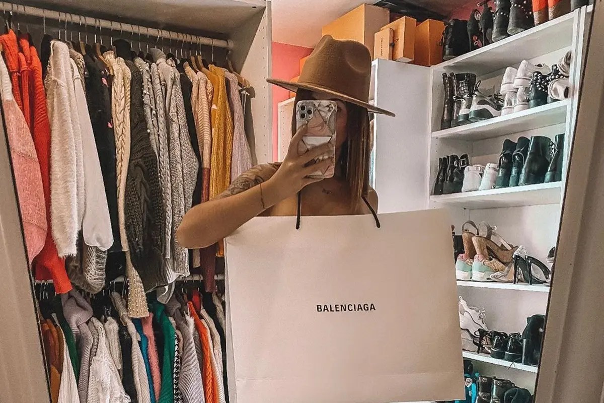 Shopping Bag Challenge, Tantangan Fashionable dengan Kantong Belanja di Tengah Pandemi