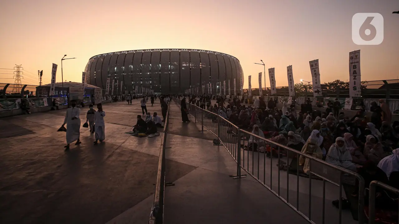 FOTO: Ribuan Umat Muslim Salat Idul Adha di Jakarta International Stadium