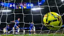 Gol tersebut menjadi satu-satunya dalam laga tersebut. Tuan rumah Real Madrid tak mampu membalas untuk menyamakan skor hingga wasit meniup peluit tanda berakhirnya pertandingan. (AP Photo/Manu Fernandez)