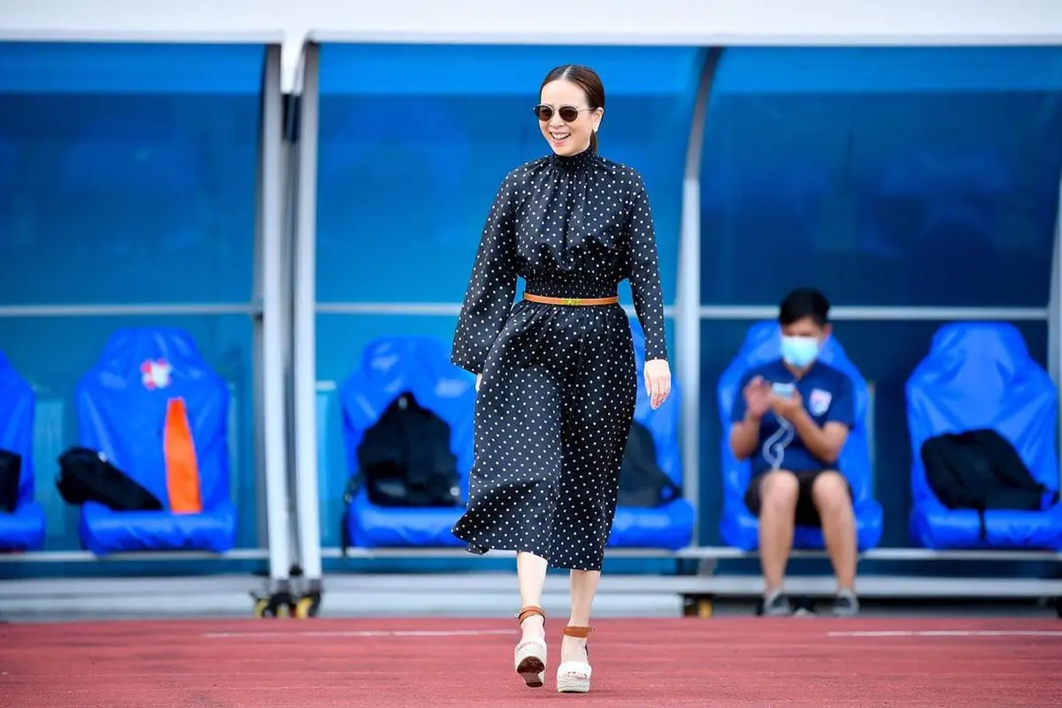 6 Potret Madam Pang Manajer Timnas Thailand, Crazy Rich yang Janji Beri Hadiah Fantastis