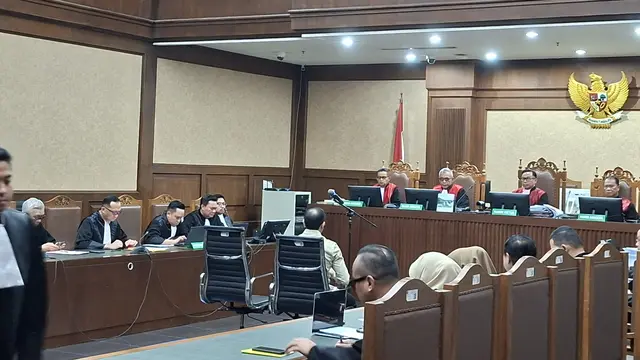 Mantan Menteri Pendidikan, Kebudayaan, Riset, dan Teknologi, Nadiem Makarim, menjalani sidang lanjutan kasus Chromebook. (Liputan6.com/Rifqy)