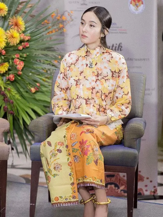 Jika Indonesia punya Betawi Peranakan, Thailand miliki Phuket Peranakan. Dengan kain berwarna cerah dan bermotif bunga. [@poydtreechada]