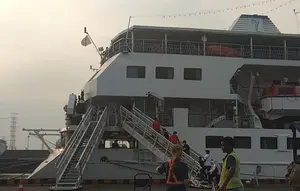 Menjelajah Dunia Lewat Buku di Atas Kapal Doulos Hope