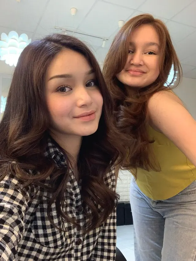 Parasnya Mirip, Ini 7 Potret Icha Nabilah dengan Adiknya yang Tak Kalah Memesona