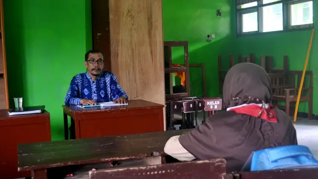 Siswa penghayat kepercayaan belajar di ruang perpustakaan dan UKS. (Foto: Liputan6.com/Muhamad Ridlo)