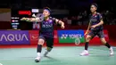 <p>Ganda putri Indonesia, Apriyani Rahayu/Siti Fadia Silva Ramadhanti berusaha mengembalikan bola ke arah lawannya, pasangan Belanda, Debora Jille/Cheryl Seinen pada laga babak 32 besar Daihatsu Indonesia Masters 2024 di Istora Senayan, Jakarta, Selasa (23/1/2024). Apriyani Rahayu/Siti Fadia Silva Ramadhanti kalah dua game langsung 14-21, 17-21. (Bola.com/Bagaskara Lazuardi)</p>