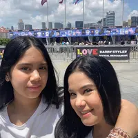 Annisa Pohan baru  saja membagikan momen menemani putrinya menyaksikan konser Harry Styles. Tidak hanya bersama putrinya, istri Agus Yudhoyono itu bersama teman-temannya. Berikut beberapa potret Annisa dan putrinya yang kerap disebut seperti kakak dan adik. [Instagram/annisayudhoyono]