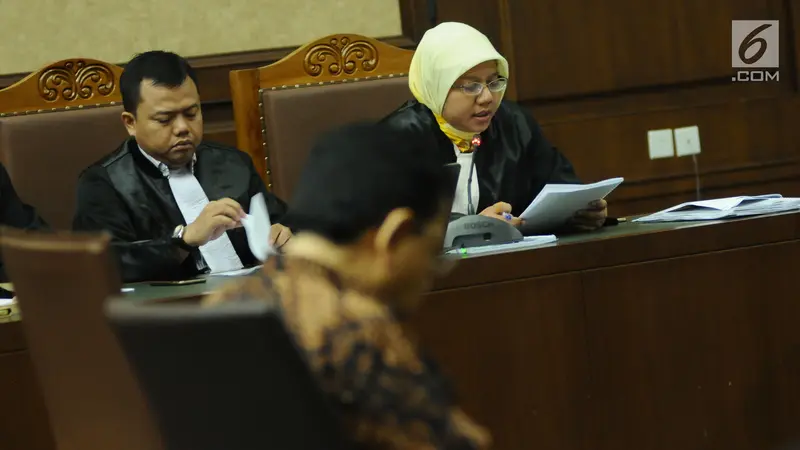 Tersenyum, Setya Novanto Jalani Sidang Pembacaan Tanggapan Eksepsi Dakwaan