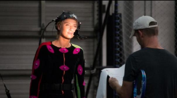 Petenis cantik asal Rusia, Maria Sharapova memang dipastikan tak akan berpartisipasi dalam turnamen Grand Slam AS Terbuka 2015 karena cedera. Namun kehadirannya masih bisa dinikmati kalangan pecinta tenis lewat aksinya di Virtual Reality.