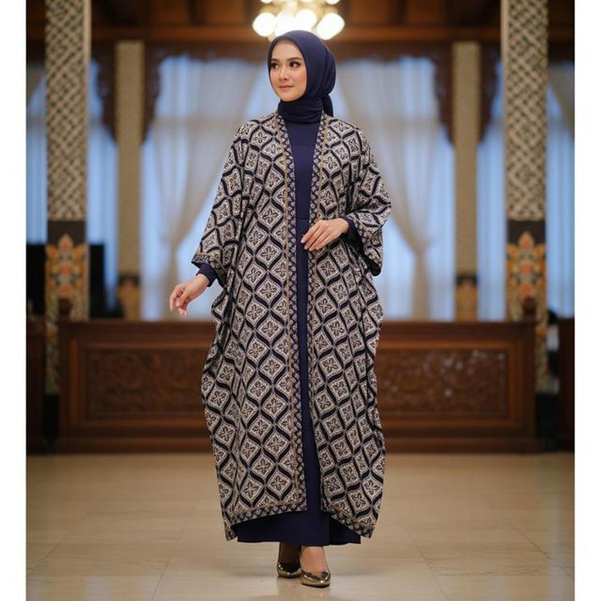 Blazer Batik atau Outer Batik, Mana yang Lebih Stylish untuk Acara Formal?