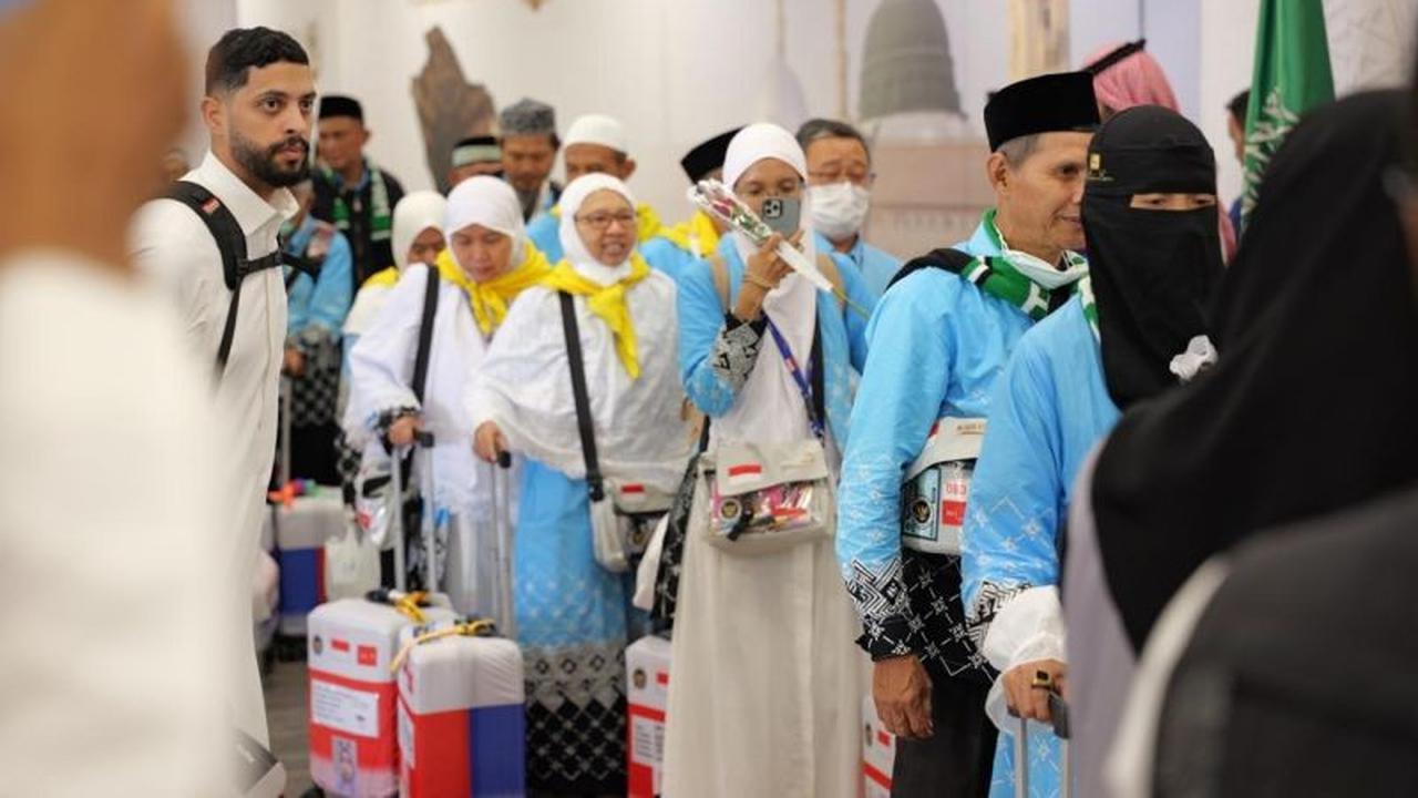 Jamaah Haji Khusus Indonesia Perdana Tiba di Madinah, Siap Jalani Ibadah Lebih Singkat