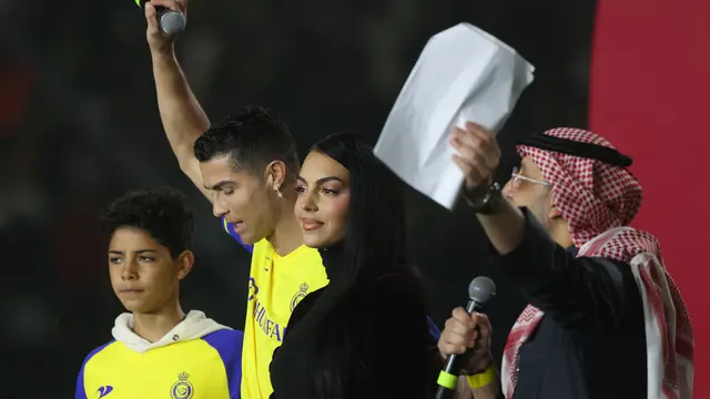 Gaya Georgina Rodriguez di Arab saat Penyambutan Ronaldo