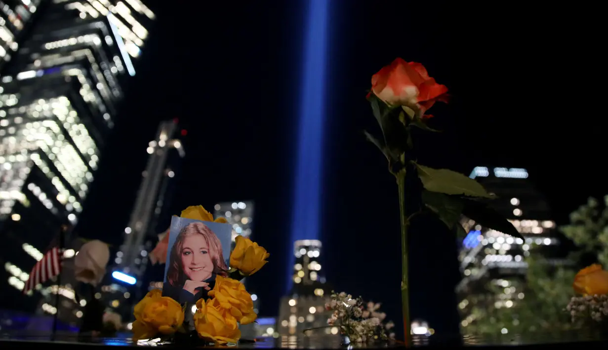 Tribute in Light menerangi langit kota New York setiap tahunnya. (Leonardo Munoz/AFP)
