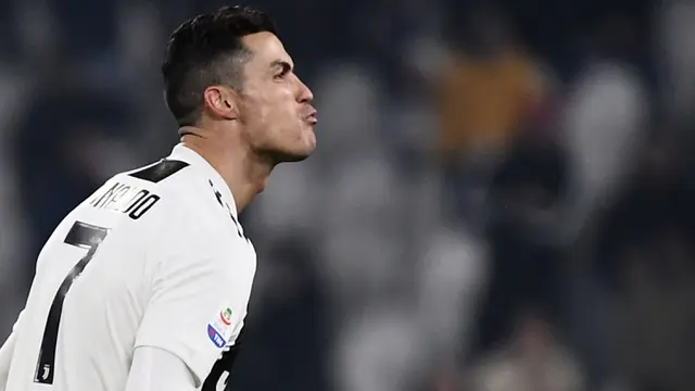 FOTO: Metamorfosis Gaya Rambut Cristiano Ronaldo dari Masa ke Masa