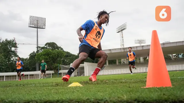 Foto: Shin Tae-yong Buka Hari Pertama TC Timnas Indonesia U-19 dengan Latihan Fisik, Disambangi Juga oleh Ketum PSSI dan Kemenpora