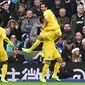 Winger Chelsea Pedro Rodriguez merayakan gol ke gawang Brighton & Hove Albion pada laga Liga Inggris di American Express Community Stadium, Minggu (16/12/2018). (AFP/Glyn Kirk)