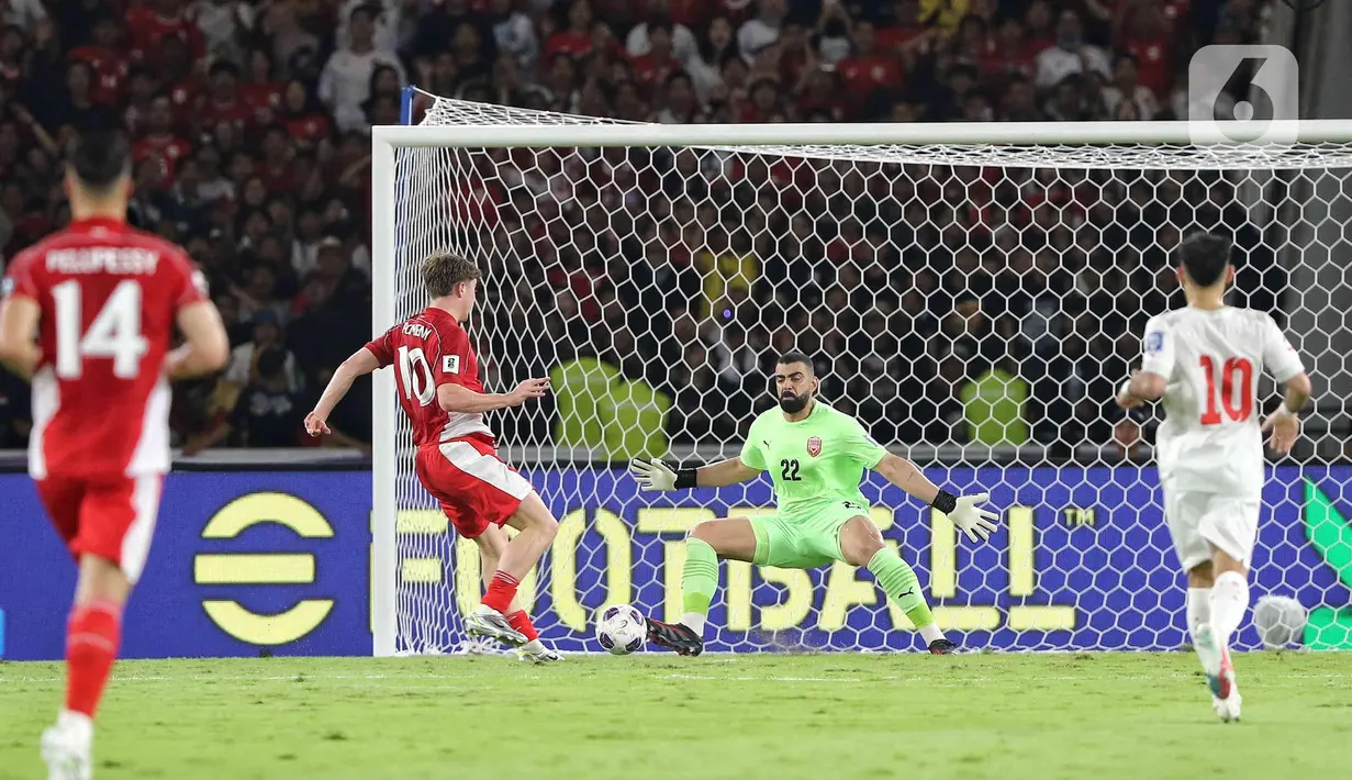 Namun serangan Timnas Indonesia belum mengancam gawang Bahrain. (Liputan6.com/Angga Yuniar)