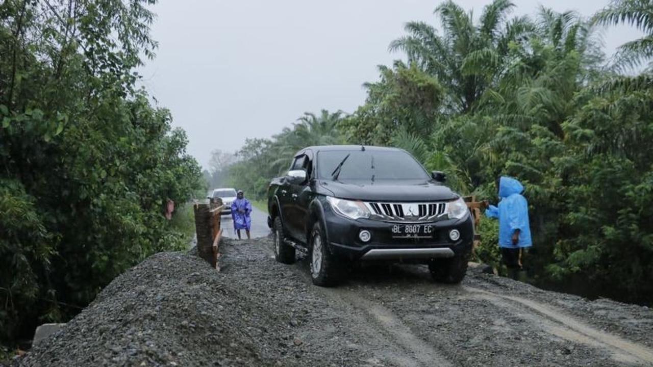 Cepat Tanggap! Jembatan Darurat Aceh Barat Selesai dalam Dua Hari, Dibangun Pakai Pohon Kelapa