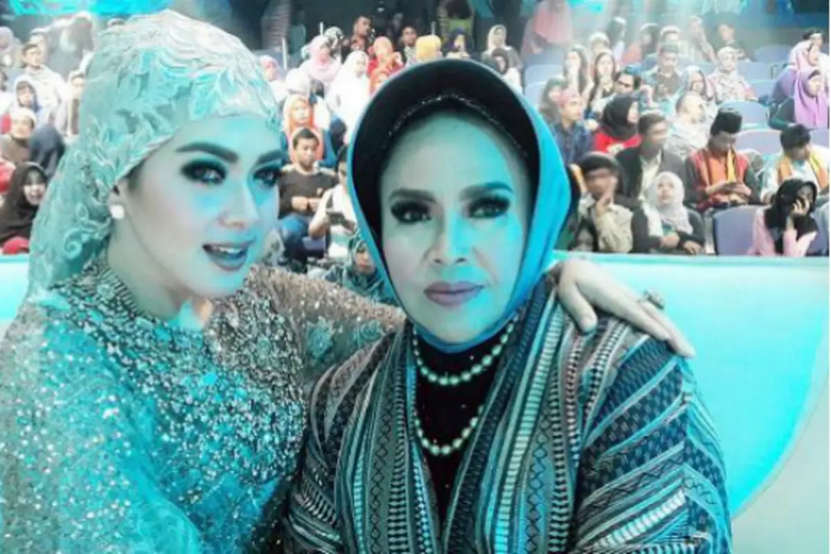 Cetarnya Gaya Hijab Gypsy Manja Syahrini Ramadan 2016
