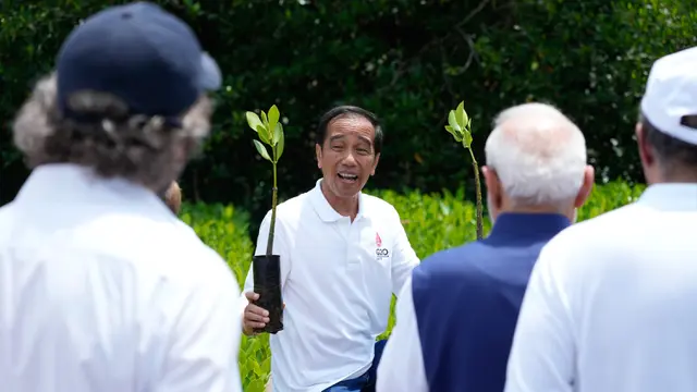 Pemimpin Dunia Tanam Mangrove Bersama di Sela KTT G20