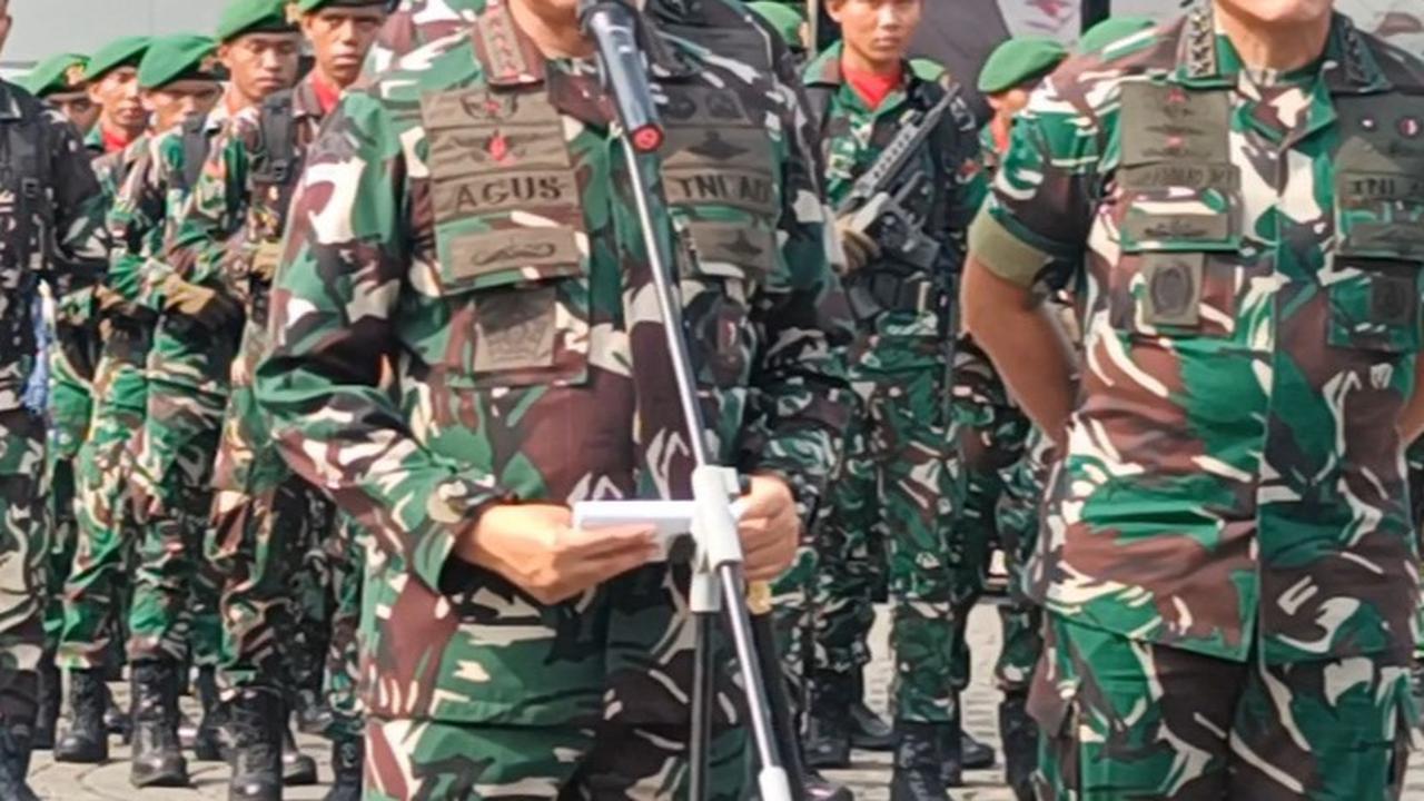 Panglima TNI Jenderal TNI Agus Subiyanto di Monumen Nasional (Monas), Jakarta.