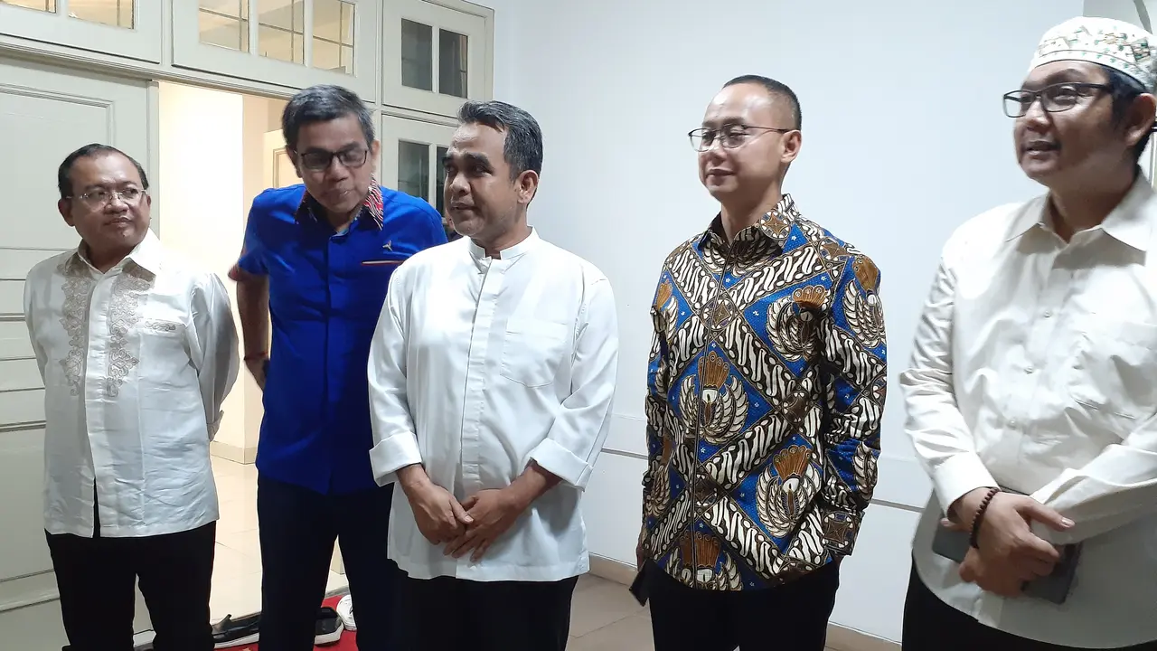 Sekjen parpol koalisi pengusung Prabowo-Sandi menggelar pertemuan tertutup selama dua jam di Kemang, Jakarta Selatan.