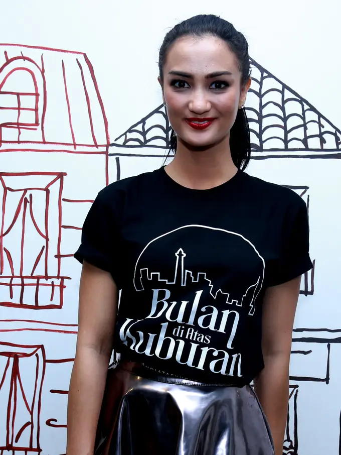 [Bintang] Atiqah Hasiholan