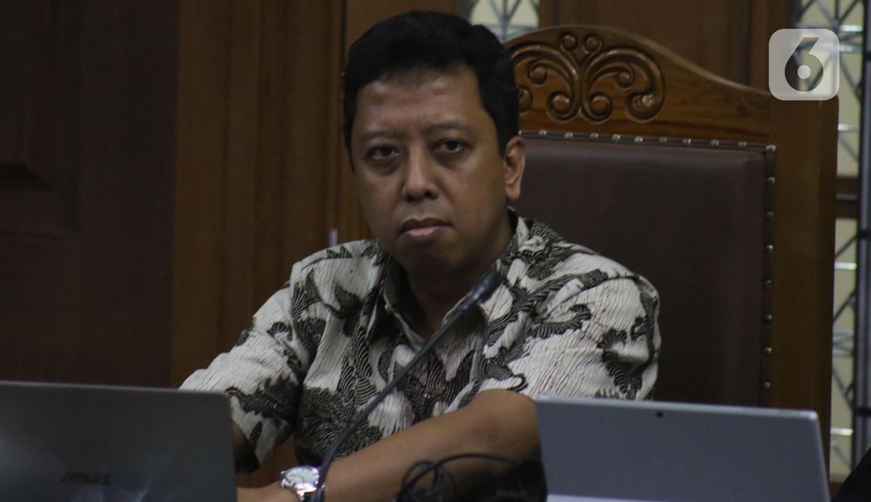 Terdakwa dugaan suap jual-beli jabatan di lingkungan Kemenag, M Romahurmuziy saat menjalani sidang lanjutan di Pengadilan Tipikor, Jakarta, Rabu (27/11/2019). Sidang mendengar keterangan dua orang saksi, Roziqi dan Abdul Wahab. (Liputan6.com/Helmi Fithriansyah)