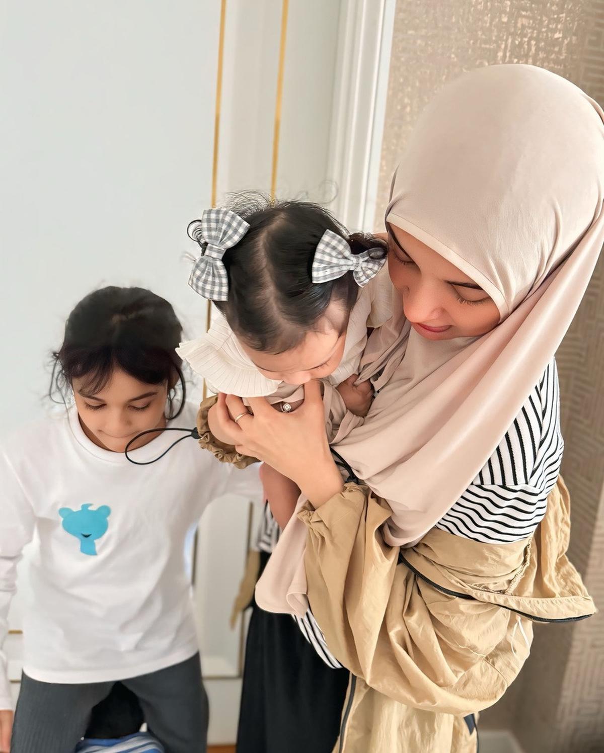 Potret Baby Humaira Anak Zaskia Sungkar yang Disayang Shireen Sungkar dan Keluarga Neneknya