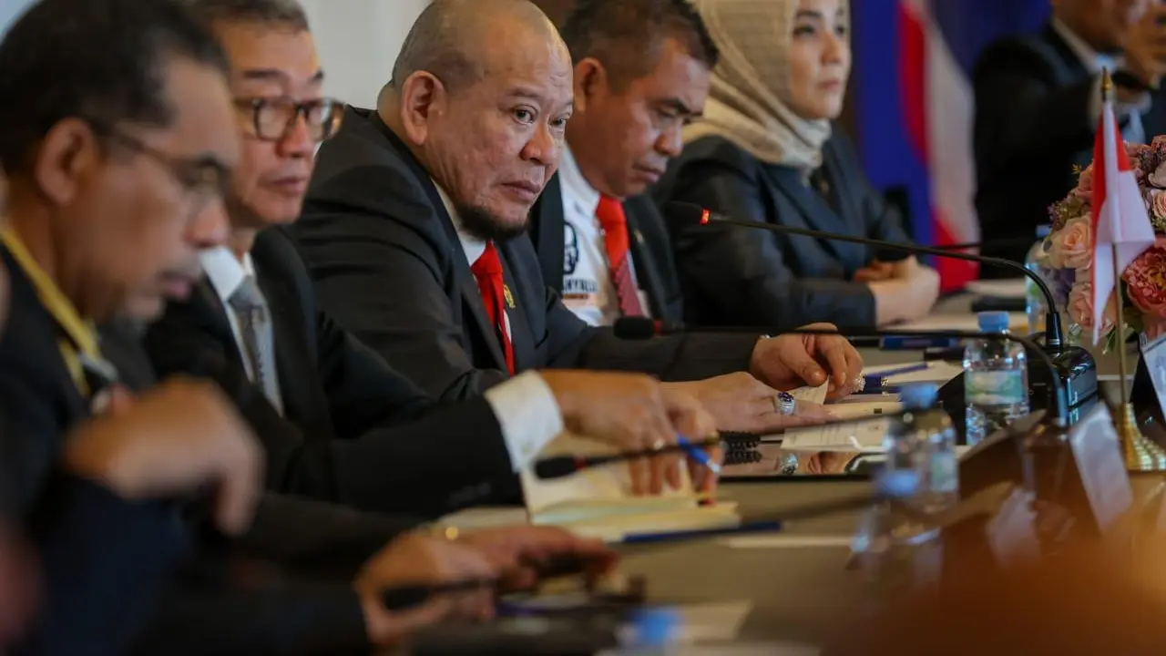 Ketua DPD RI, AA LaNyalla Mahmud Mattalitti saat mengadakan pertemuan dengan Ketua Senat Kerajaan Thailand Prof Pornpetch Wichitcholchai. (Istimewa)