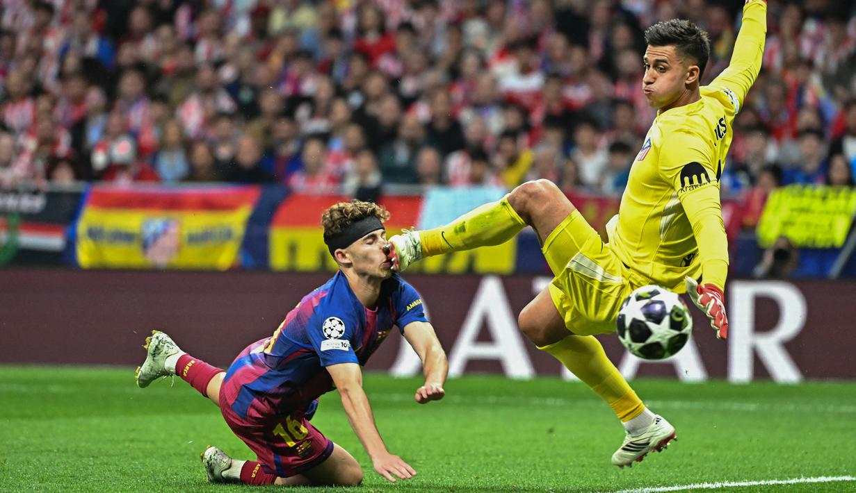 Pertandingan sendiri berakhir dengan keberhasilan Atletico Madrid melaju ke semifinal setelah unggul agregat atas Barcelona, sekaligus mengakhiri langkah Blaugrana di Liga Champions musim ini. (AFP/Javier Soriano)