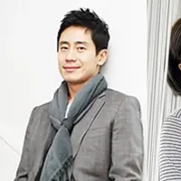 Kim Go Eun dan Shin Ha Kyun telah resmi berpacaran. 