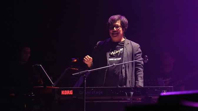 Erwin Gutawa Ajak Afgan Bawakan Lagu Religi Dalam Konser Orkestra Di Rumah News Entertainment Fimela Com