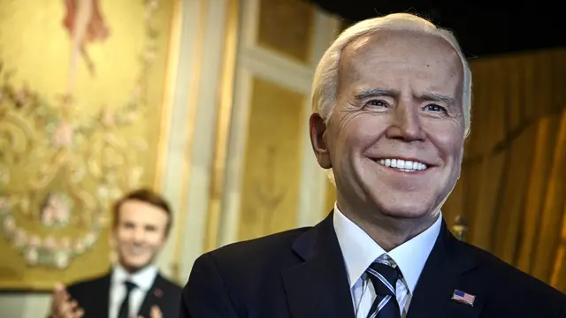 Patung lilin Presiden AS Joe Biden di museum Grevin Prancis