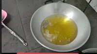 Disangka Minyak Goreng, WNI di Taiwan Masak Ikan Pakai Jus Apel. foto: TikTok @anam_bhetekz