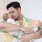 Simak penjelasan psikolog terkait tren adopsi boneka arwah di kalangan selebritis seperti Ivan Gunawan. (Instagram/ivangunawan).