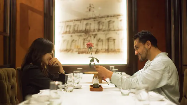 couple mei kejutan romantis