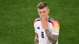 Toni Kroos pensiun setelah Jerman menelan kekalahan di perempat final Piala Eropa melawan Spanyol. Kroos memenangkan La Liga dan Liga Champions pada musim terakhirnya di Real Madrid. Akan tetapi, kesuksesan itu tidak menular saat Kroos membela Jerman di Euro 2024. (Kirill KUDRYAVTSEV / AFP)