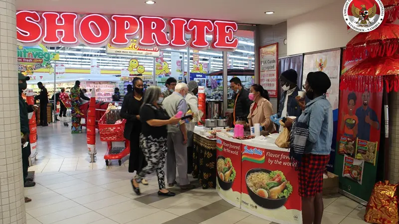 KBRI Windhoek mempromosi produk Indonesia di Pasar Swalayan Shoprite, Swakopmund, Namibia. (Photo dok. KBRI Windhoek)