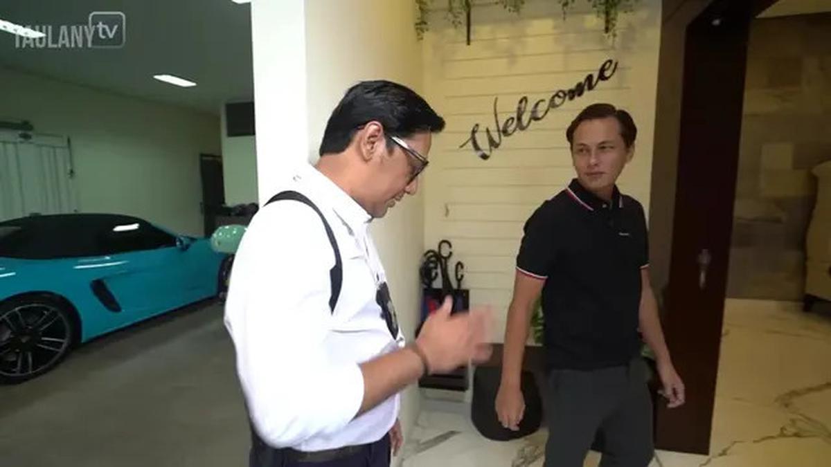6 Potret Ruang Tamu Rumah Andhika Pratama dan Ussy Sulistiawaty, Desain Modern Klasik