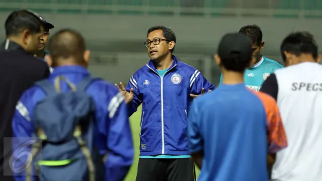Arema FC Gelar Latihan Terbuka di Pakansari-Bogor- Helmi Fithriansyah-20170310