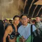 Jeje Soekarno pose bareng Neil Shibata saat nonton Coachella 2022 di Amerika (Foto: Instagram/@jejesoekarno)