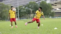 Andik Vermansah berkasi pada sesi latihan bersama Selangor FA di Selangor, Malaysia (27/1/2016). (Bola.com/Nicklas Hanoatubun)